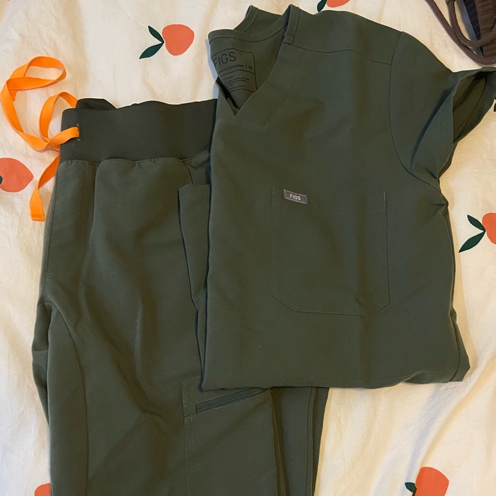 FIGS moss green set